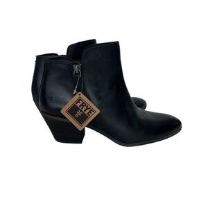 Frye Judith 9.5M Double Zip black leather 2” heel boots worn twice.